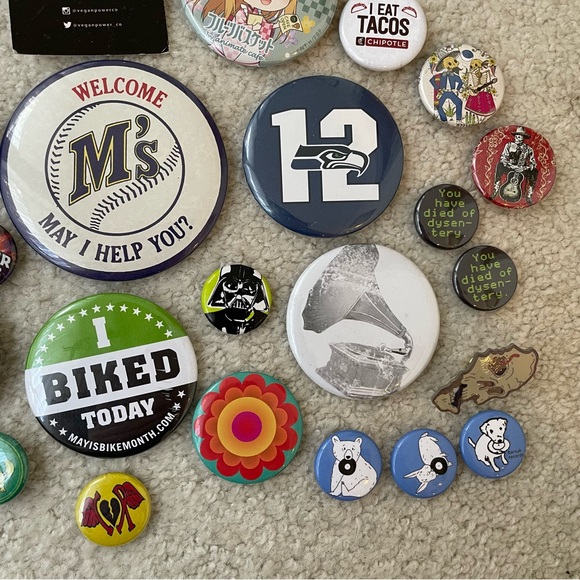 Colorful Button and Pin Collection (30) - Picture 6 of 8